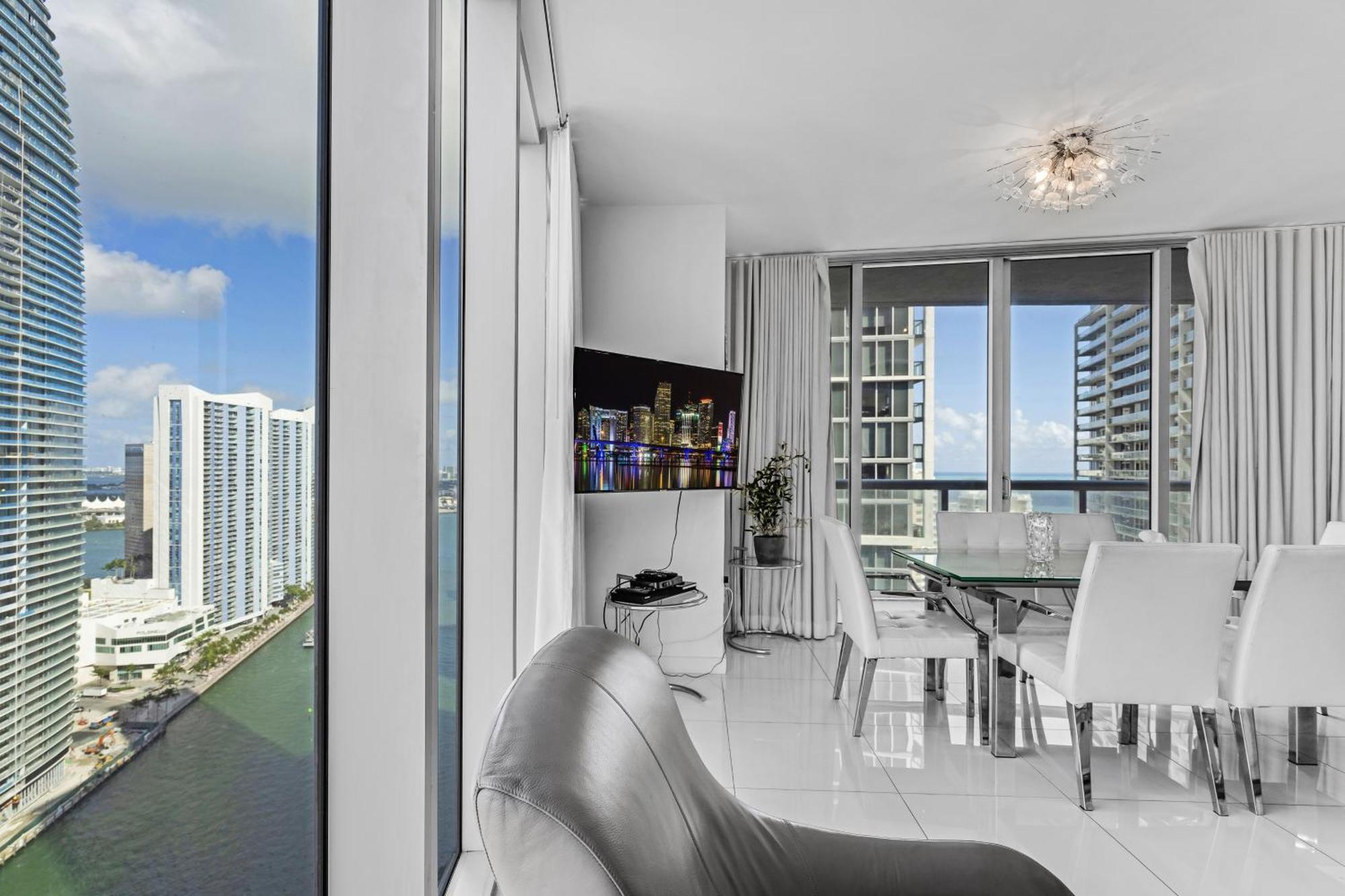 Luxurious Condo At Icon With Views Miami Exterior foto